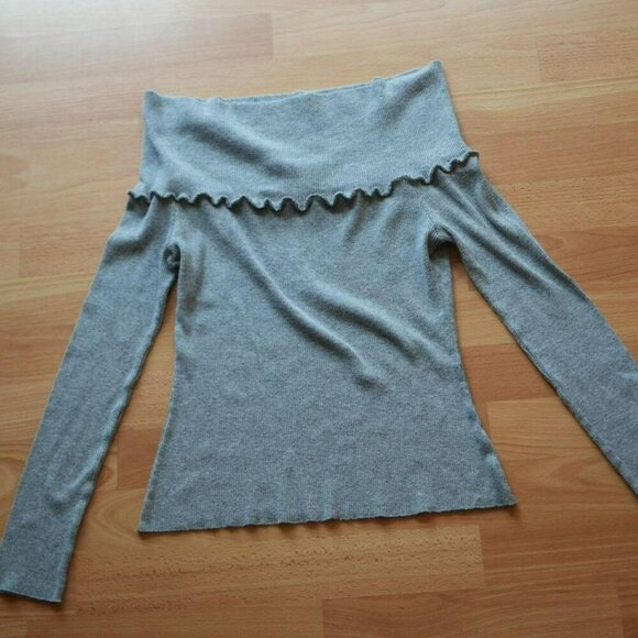 🩶 Twee Grey Off-Shoulder Lettuce Hem Top – Size S - Picture 2 of 3